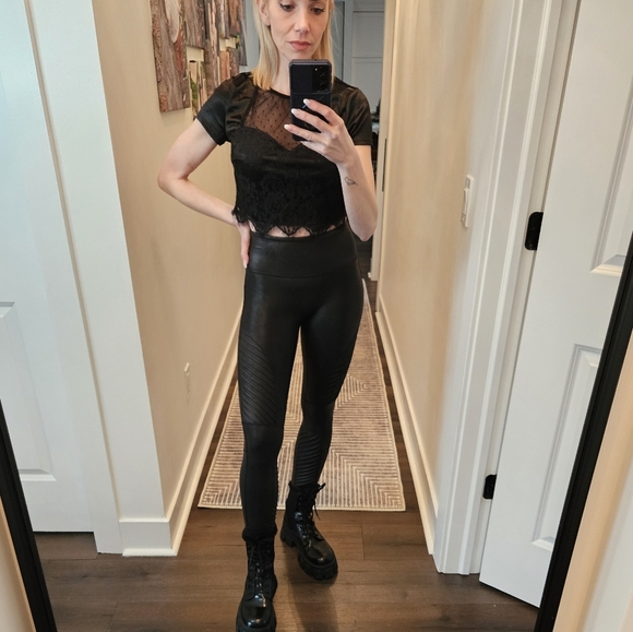 🔴 GUESS Kenzy Lace Crop Top - SIZE S - Picture 2 of 12